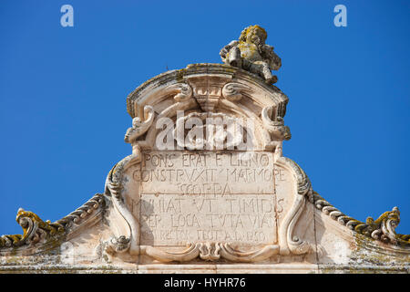 Dettaglio del passaggio tra il Palazzo Vescovile e il Seminario, Ostuni, Puglia, Italia, Europa Foto Stock