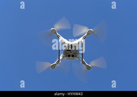 Fantoccio Quadcopter 4 pro in volo Foto Stock