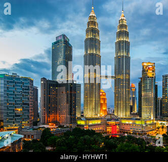 Kuala Lumpur Petronas Twin Towers e centro città panoramica, Malaysia Foto Stock