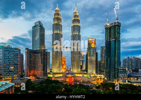 Kuala Lumpur Petronas Twin Towers e centro città panoramica, Malaysia Foto Stock