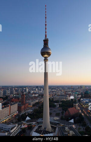 Vista dall'Hotel Park Inn su Alexanderplatz con la torre della TV, Berlin Mitte, Berlin, Germania Foto Stock