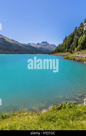 Il lago di Silvaplana, Engadina lakeland, Piz de la Margna, 3159 m, Silvaplana, regione Maloja, nella contea di Alta Engadina Foto Stock