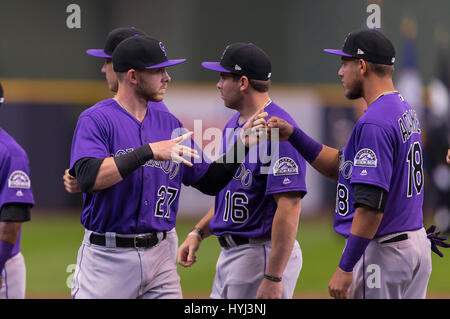 03 aprile 2017: Colorado Rockies shorstop Trevor Storia #27 è introdotta prima della Major League Baseball gioco tra il Milwaukee Brewers e Colorado Rockies sul giorno di apertura a Miller Park di Milwaukee, WI. John Fisher/CSM Foto Stock