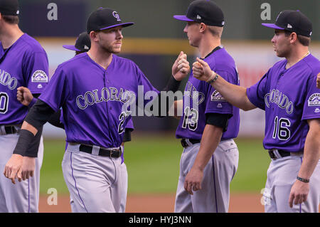 03 aprile 2017: Colorado Rockies shorstop Trevor Storia #27 è introdotta prima della Major League Baseball gioco tra il Milwaukee Brewers e Colorado Rockies sul giorno di apertura a Miller Park di Milwaukee, WI. John Fisher/CSM Foto Stock