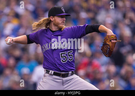 03 aprile 2017: Colorado Rockies a partire lanciatore Jon grigio #55 fornisce il suo primo passo durante il Major League Baseball gioco tra il Milwaukee Brewers e Colorado Rockies sul giorno di apertura a Miller Park di Milwaukee, WI. John Fisher/CSM Foto Stock