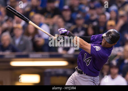 03 aprile 2017: Colorado Rockies catcher Tony Wolters #14 Bat vola in sedi sul movimento di rotazione durante la Major League Baseball gioco tra il Milwaukee Brewers e Colorado Rockies sul giorno di apertura a Miller Park di Milwaukee, WI. John Fisher/CSM Foto Stock