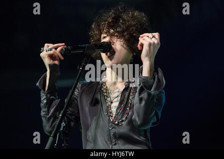 Milano Italia. 03Th Aprile 2017. Il cantante-cantautore Laura Pergolizzi meglio noto sul palco come LP esegue live all'Alcatraz durante il 'tour europeo 2017' Credit: Rodolfo Sassano/Alamy Live News Foto Stock