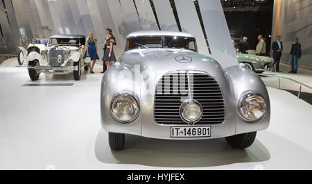 Essen, Germania. 5 apr, 2017. Un 1938 Mercedes-Benz 540 K berlina semplificata (W 29). Premere Anteprima della ventinovesima Techno-Classica motor show di Essen, spettacolo per epoca, classici e le auto di prestigio e sportive a motore. Il motor show è dal 5 al 9 aprile 2017. Credito: OnTheRoad/Alamy Live News Foto Stock