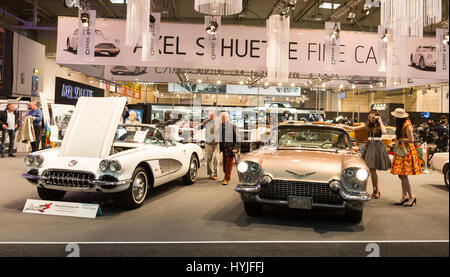 Essen, Germania. 5 apr, 2017. Un 1957 Cadillac Eldorado Brougham. Premere Anteprima della ventinovesima Techno-Classica motor show di Essen, spettacolo per epoca, classici e le auto di prestigio e sportive a motore. Il motor show è dal 5 al 9 aprile 2017. Credito: OnTheRoad/Alamy Live News Foto Stock