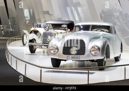 Essen, Germania. 5 apr, 2017. Un 1938 Mercedes-Benz 540 K berlina semplificata (W 29). Premere Anteprima della ventinovesima Techno-Classica motor show di Essen, spettacolo per epoca, classici e le auto di prestigio e sportive a motore. Il motor show è dal 5 al 9 aprile 2017. Credito: OnTheRoad/Alamy Live News Foto Stock