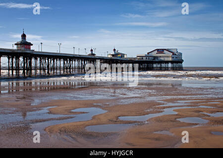 North Pier a bassa marea Foto Stock