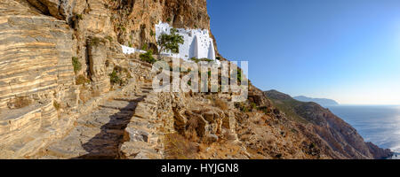 Vista panoramica della Panagia Hozoviotissa monastero su amorgos Island, Grecia Foto Stock