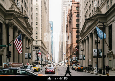 Una vista lungo le strade del centro di Chicago, Illinois Foto Stock