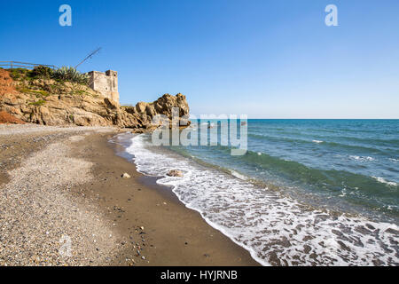 Torre de la Sal o Salto de la Mora. Spiaggia di Playa Ancha, Casares. Provincia di Malaga Costa del Sol. Andalusia Spagna meridionale, Europa Foto Stock