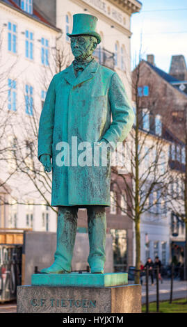 COPENHAGEN, Danimarca - 11 Marzo 2017: Statua di Tietgen a Sankt Annae Plads in Copenhagen. Carl Frederik Tietgen (19 marzo 1829 - 19 ottobre 1901) wa Foto Stock