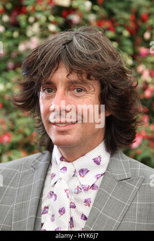 Laurence Llewelyn-Bowen è stato raffigurato al RHS Chelsea flower show il 23 maggio 2011. Artista e designer. Pagina del portfolio Russell Moore. Foto Stock