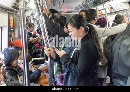 Passeggeri del treno PATH dal New Jersey a Manhattan Foto Stock