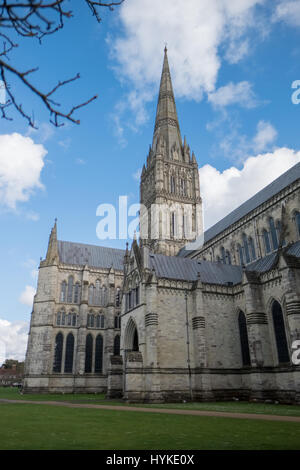 Vista esterna della Cattedrale di Salisbury Foto Stock