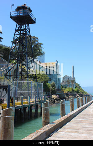 L'isola prigione di Alcatraz. La prigione è stata la patria di alcuni dei più noti criminali del loro giorno; vale a dire Al Capone. Foto Stock