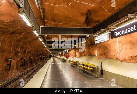 Interno della stazione Radhuset, metropolitana di Stoccolma Foto Stock