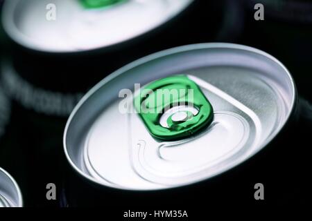 Primo piano di un gruppo di lattine di birra Foto Stock