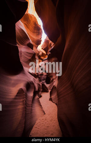 Mistica scena nel famoso Antelope Canyon in Arizona, Stati Uniti d'America Foto Stock