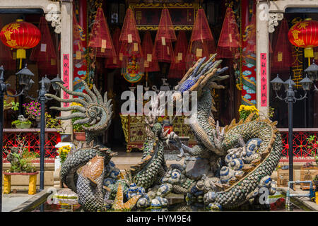 Dragon fontana al retro del Cantonese Assembly Hall Foto Stock