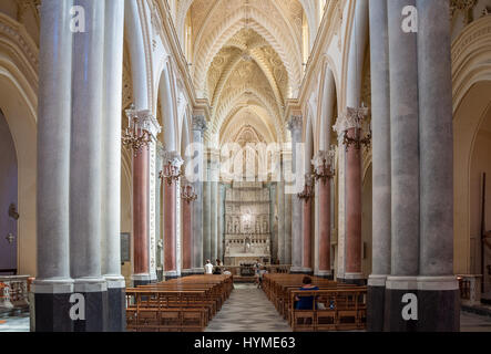 ERICE, Italia - 12 settembre 2015: Interno della cattedrale di Erice, provincia di Trapani in Sicilia, Italia Foto Stock