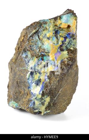 Boulder opal trovati nel Queensland/ Australia isolato su sfondo bianco Foto Stock