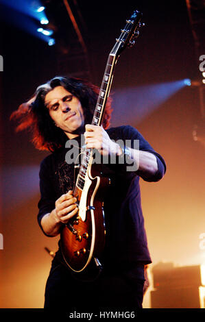 Alexander "Alex" Nathan Skolnick (nato il 29 settembre 1968 a Berkeley) è un chitarrista americano. Foto Stock