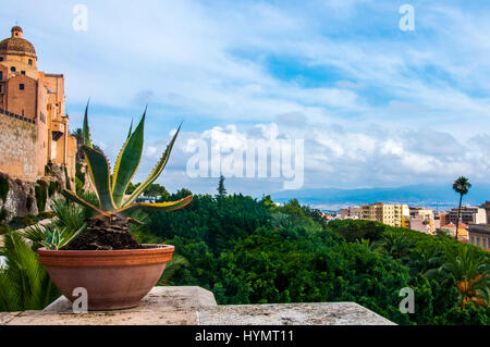 Vista di Cagliari capoluogo della regione Sardegna Italia Foto Stock