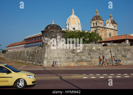 Muro fortificato costruito per difendere la storica coloniale spagnola città di Cartagena de Indias in Colombia Foto Stock