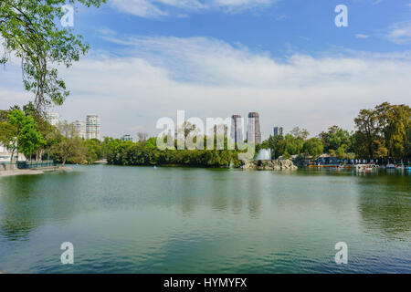 Il lago di Chapultepec nel giardino zoologico della città del Messico Foto Stock