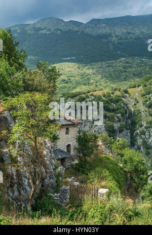 Vista panoramica a Barrea, Provincia de L'Aquila, Abruzzo, Italia Foto Stock