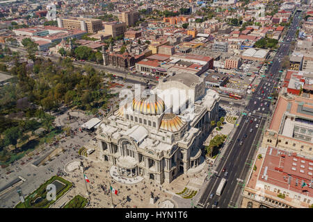 Vista aerea del Palazzo delle Belle Arti con la centrale di parco Alameda di Città del Messico Foto Stock