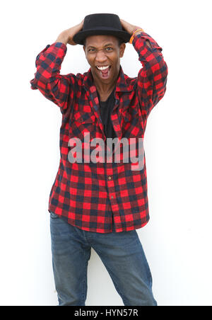 Ritratto di un uomo nero con hat urlando Foto Stock