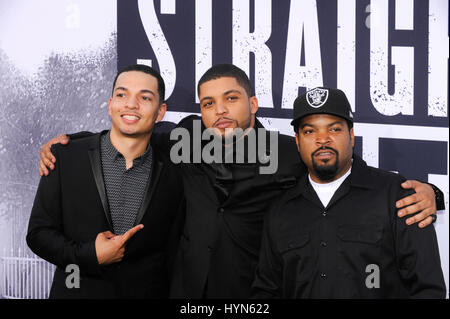 Il cubo di ghiaccio e suo figlio O'Shea Jackson Jr. assiste il rettilineo Outta Compton premiere mondiale a L.A. In diretta su agosto 10th, 2015 a Los Angeles, California Foto Stock