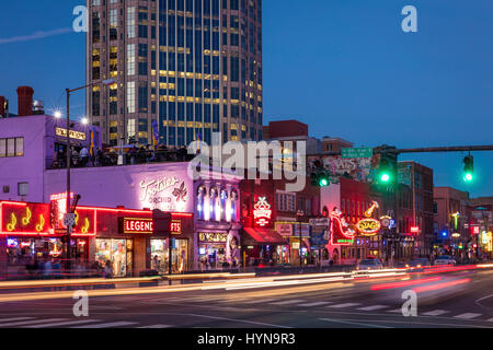 Club musicali lungo il Lower Broadway Street nel centro di Nashville, Tennessee, Stati Uniti d'America Foto Stock