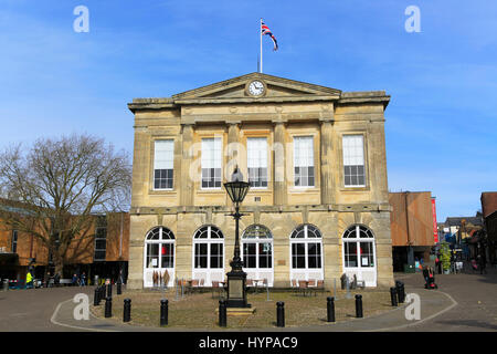 Architettura georgiana del Guildhall edificio, Andover, Hampshire, Inghilterra, Regno Unito costruito 1825 Foto Stock