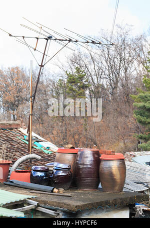 Vista dell'ultimo povero borgo collinare chiamato Villaggio Baeksa(104 città o villaggio 104) a Seul, in Corea. Foto Stock