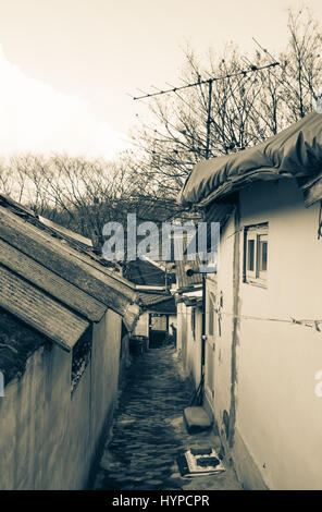 Vista dell'ultimo povero borgo collinare chiamato Villaggio Baeksa(104 città o villaggio 104) a Seul, in Corea. Foto Stock