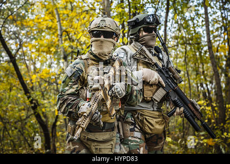 I raider Marsoc con armi Foto Stock