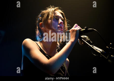 Barcellona - Feb 6: Wolf Alice (banda) in concerto presso il Razzmatazz tappa il 6 febbraio 2016 a Barcellona, Spagna. Foto Stock