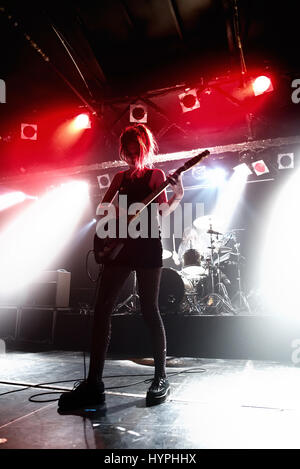 Barcellona - Feb 6: Wolf Alice (banda) in concerto presso il Razzmatazz tappa il 6 febbraio 2016 a Barcellona, Spagna. Foto Stock