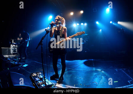 Barcellona - Feb 6: Wolf Alice (banda) in concerto presso il Razzmatazz tappa il 6 febbraio 2016 a Barcellona, Spagna. Foto Stock