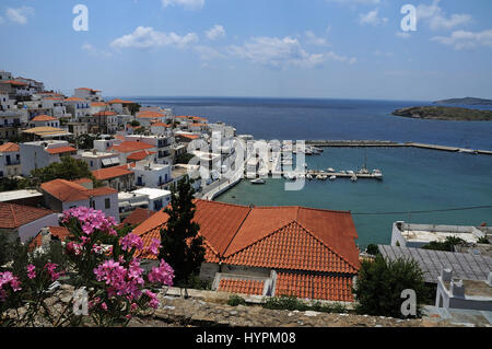 Batsi, Andros isola.Cyclades Grecia. Foto Stock