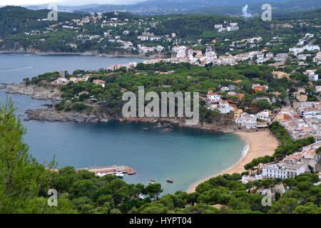 Vista della spiaggia di Llafranc in Costa Brava Girona - Spagna Foto Stock