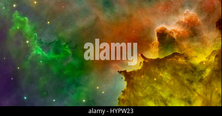 Nuvole colorate in Carina nebula. Versione ritoccata del telescopio spaziale Hubble della NASA, ESA immagine Foto Stock