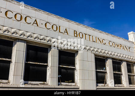 Indianapolis - Circa Ottobre 2016: l'ex Coca-Cola impianto di imbottigliamento con elementi di art deco. La cokeria inaugurato nel 1931 VI Foto Stock