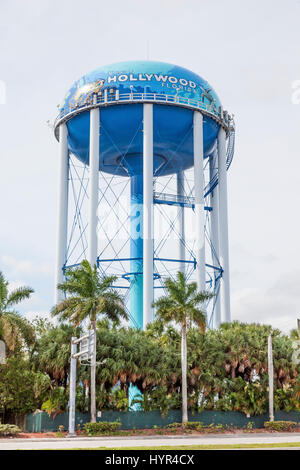 Hollywood, FL, Stati Uniti d'America - 14 Marzo 2017: Hollywood water tower - il punto di riferimento colorato di Hollywood. Florida, Stati Uniti Foto Stock